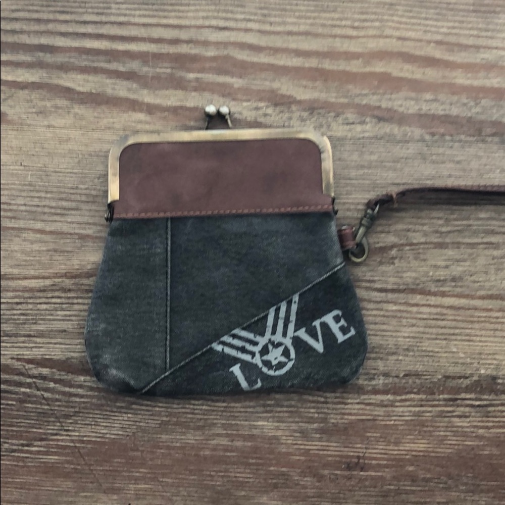 Cool small clutch